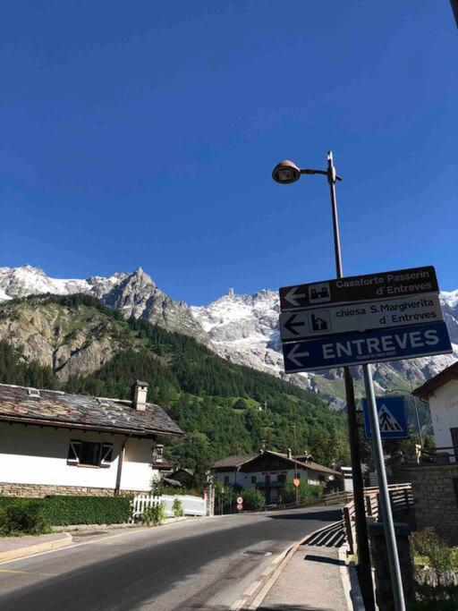 Appartamenti Vista Monte Bianco Courmayeur-Entreves Exterior photo